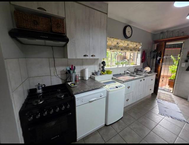 3 BEDROOM HOUSE FOR SALE IN HELIKONPARK